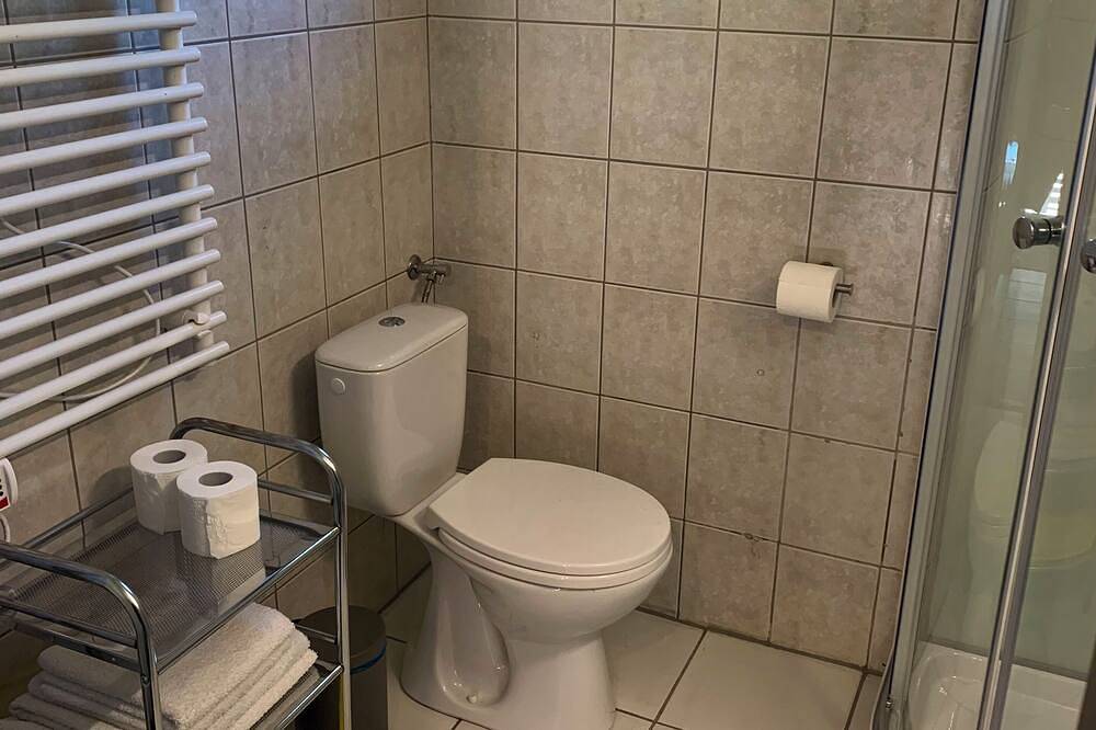 Separate bungalow from our B&B.\nthe lake is 10 minutes walk away!Nice and quite in Hévíz, Keszthely region