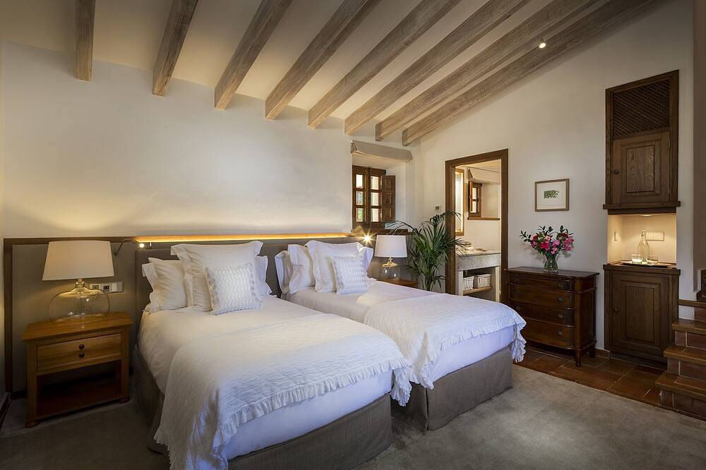 Astounding Mallorca Villa | La Mejor Vista | 5 Bedrooms | All Inclusive in Port des Canonge, Banyalbufar