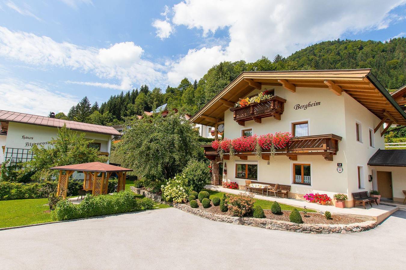 Ganze Ferienwohnung, Ferienwohnung für bis zu vier Personen mit Balkon in Walchsee, Kaiserwinkl
