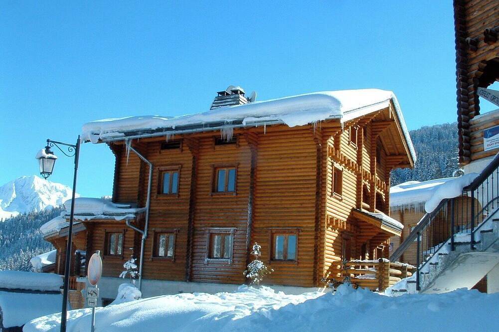 Cosy traditional self-catered 7 bedroom log cabin chalet in Courchevel La Tania. in La Tania, La Perrière
