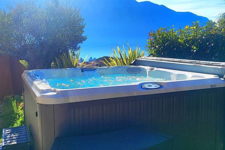 Appartamento per 4 persone, con giardino e idromassaggio nonché piscina e balcone, con animali domestici in Lenno (Italia)