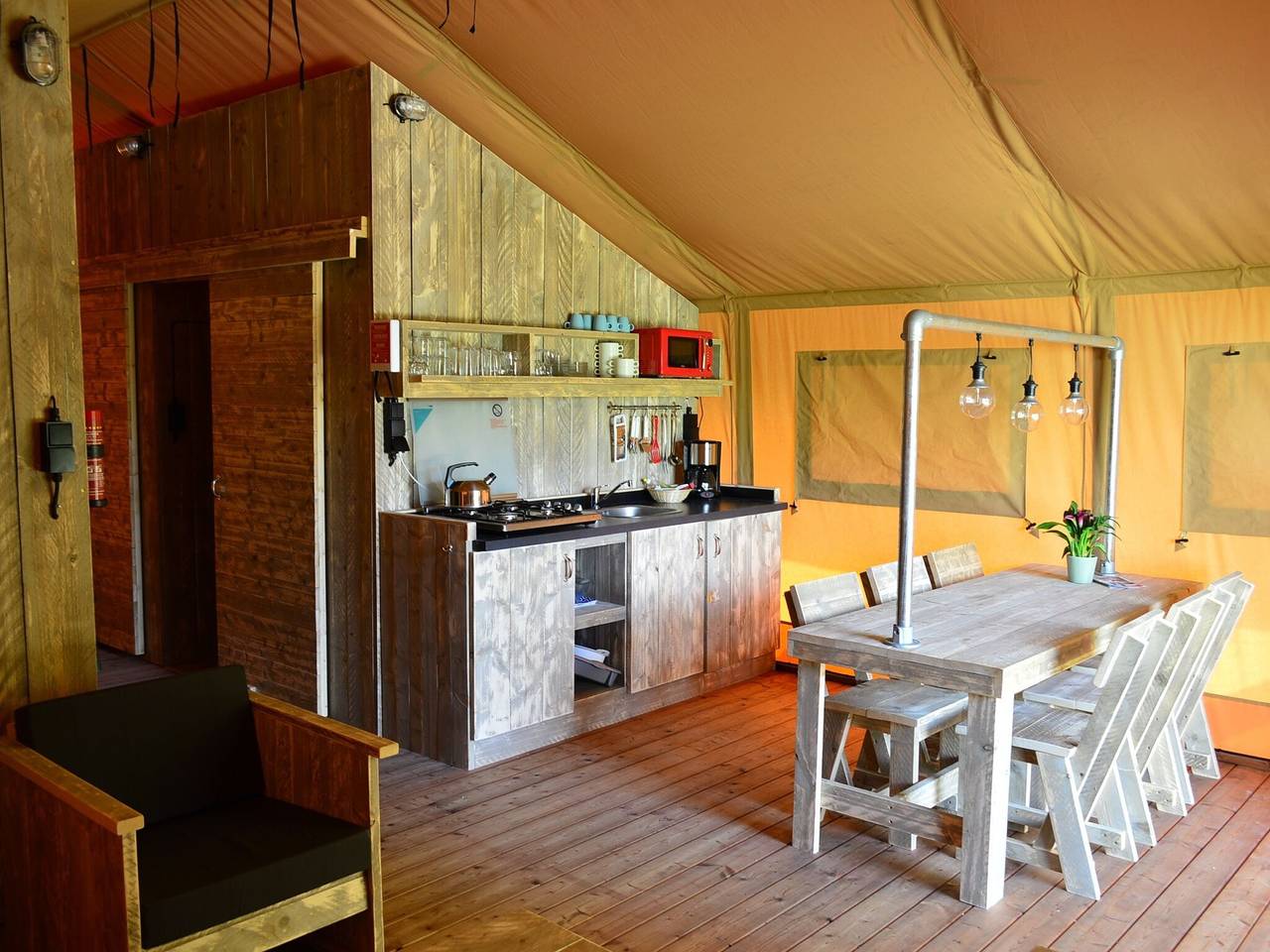 Tenda Safari a Vlugtenburg Beach in 's-Gravenzande, Stadsgewest Haaglanden