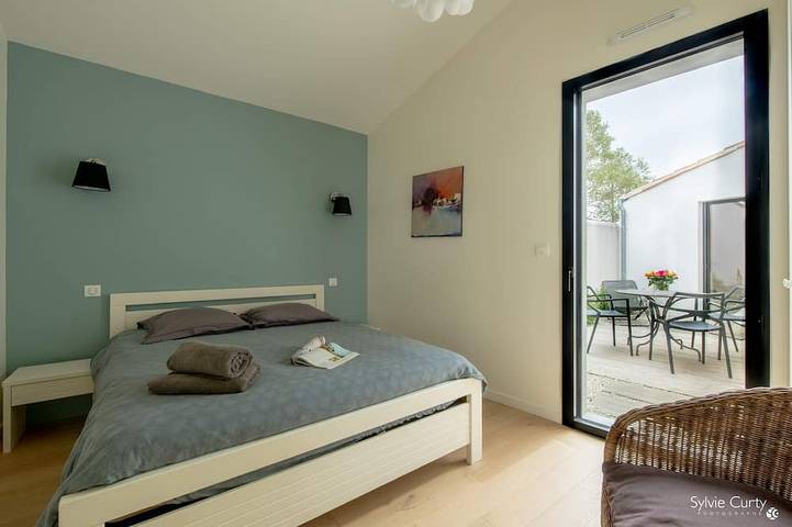 Location de vacances pour 9 personnes, avec jardin et terrasse dans Plage Du Gros Jonc Le Bois Plage En Re - 3