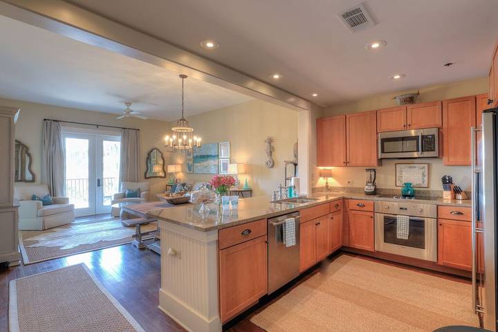 Vacation rental for 8 people, with pool and balcony as well as yard in Santa Rosa Beach