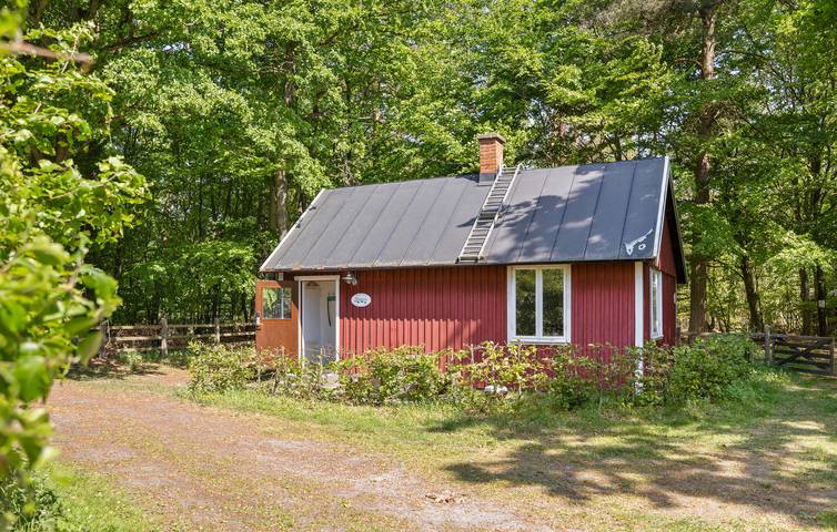 Ferienhaus für 4 Personen, mit Terrasse und Garten sowie Seeblick in Sjöbo und Umgebung