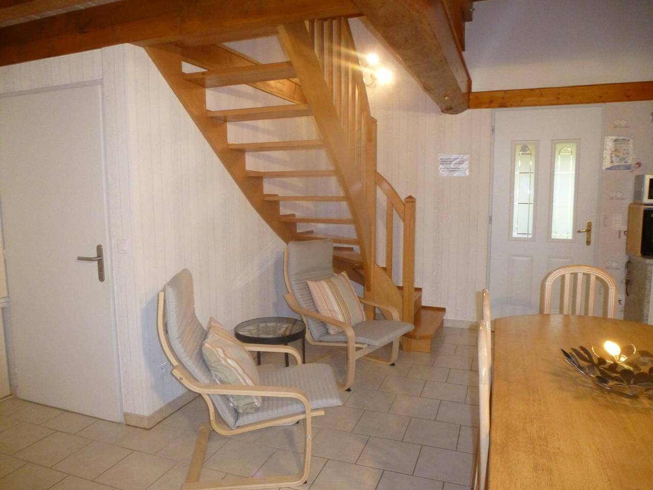 Gîte confortable de 85 m2 avec vue sur le jardin et la rivière in Saint-Maurice-Crillat, Jura Francais