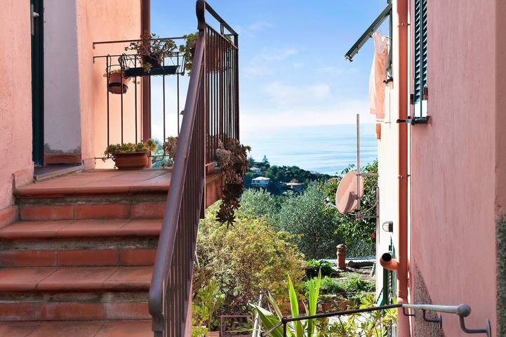 Pet-friendly Vacation Home Villetta Rosa with Garden, Terrace, Balcony, Bbq & Wi-Fi in Lavagna Municipality, Riviera di Levante