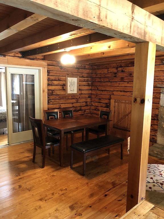 Vacation rental for 13 people, with terrace and hot tub in Maggie Valley