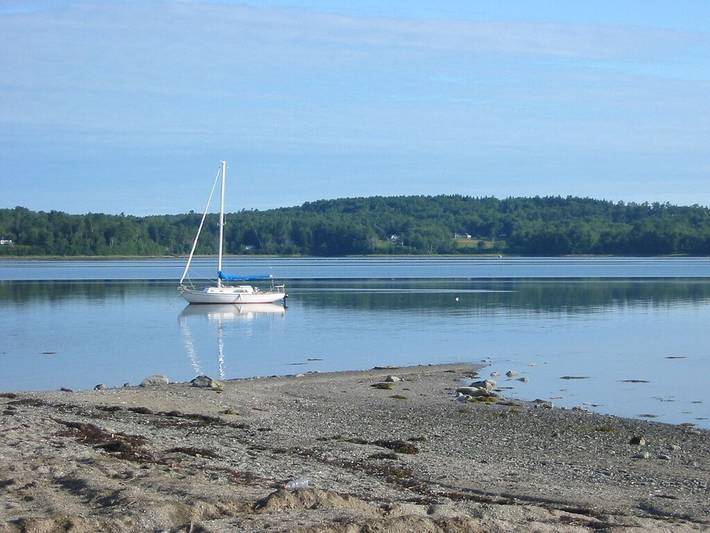 Vacation house for 6 people, with yard in Maine