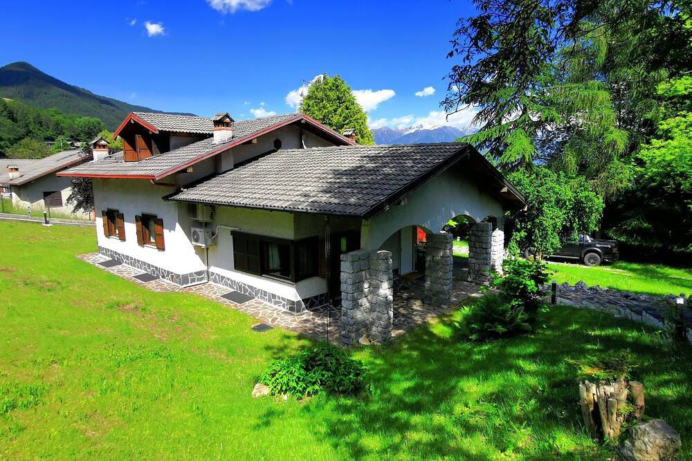 Moderno Chalet delle Alpi per sport,relax, storia paesaggi dolomitici pet free in Borno, Prealpi Bergamasche Orientali