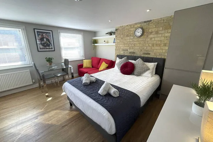 Entire apartment, Modern en-suite Studio in the Heart of Mill Road in Cambridge, Cambridgeshire
