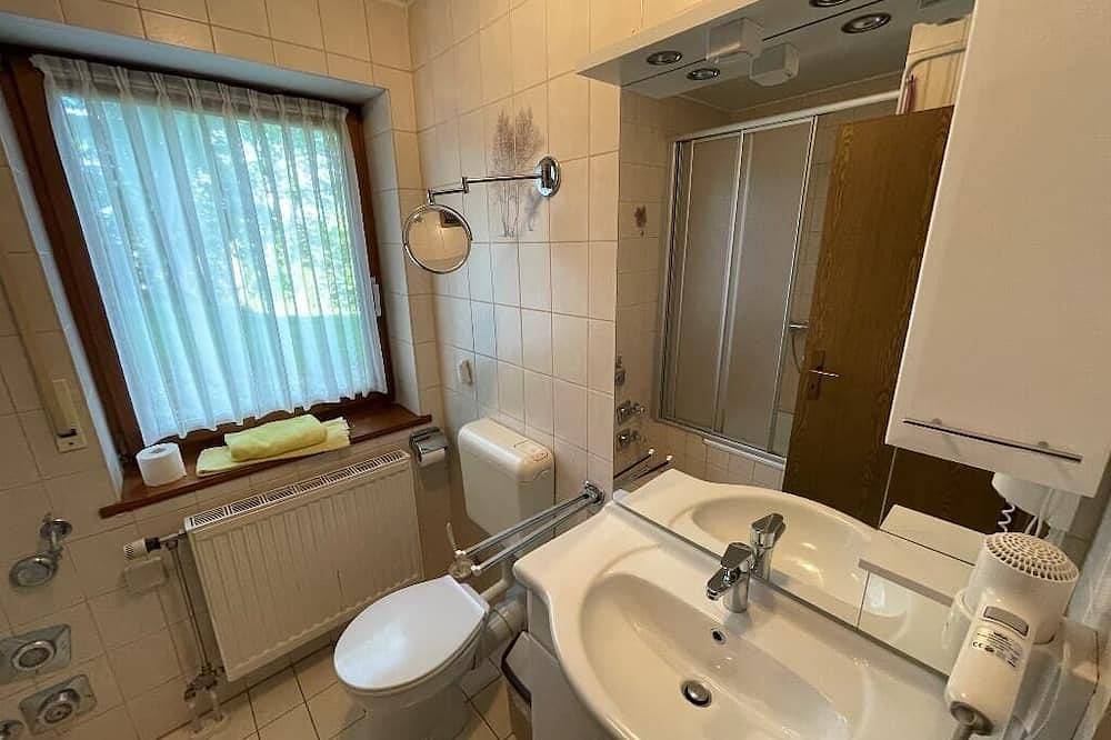 Ganze Wohnung, Helle Ferienwohnung (56 qm) für bis zu zwei Personen mit Terrasse in Neunburg vorm Wald, Naturpark Oberpfälzer Wald