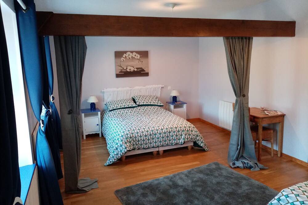 Habitación amplia Azul - Desayuno incluido in Gavray, Coutances y alrededores