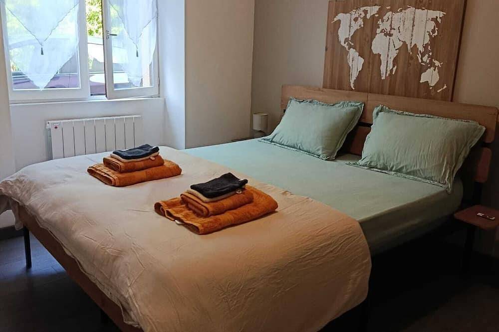 Ganze Wohnung, At Emilien & Charline's: Single-Story Apartment in Cransac, Aveyron