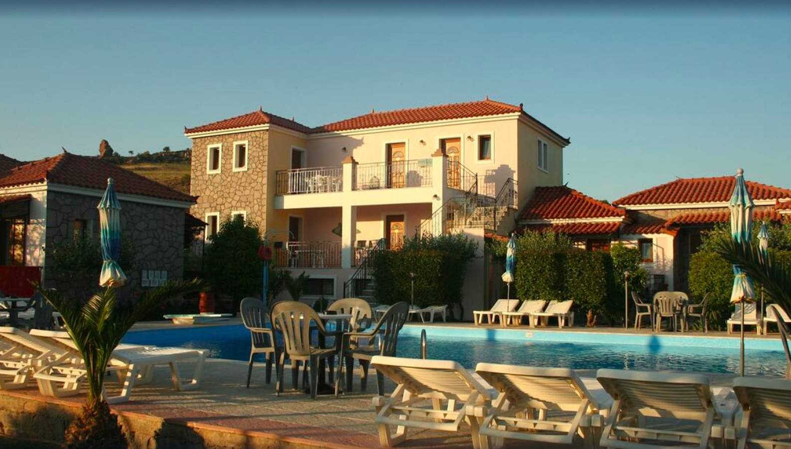 Ganze Wohnung, Ein geräumiges und helles Studio mit Balkon Nr. 123 in Petra (Griechenland), Lesbos
