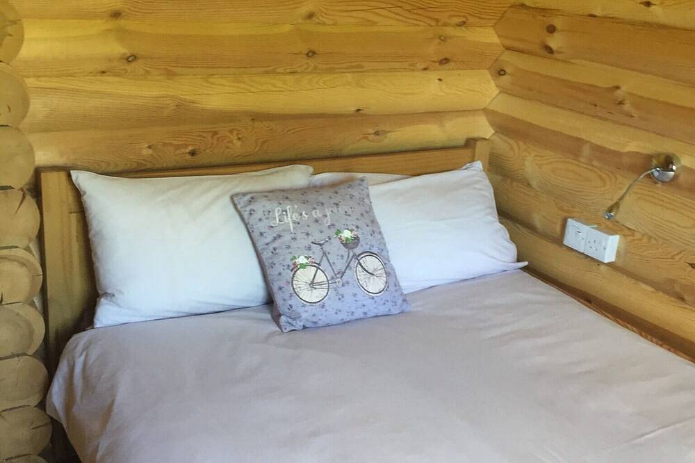 Real Log cabin with hot tub and fire pit. Pet friendly in Allendale, North Pennines AONB
