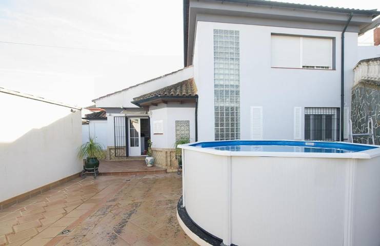 Apartamento de vacaciones para 4 personas, con piscina además de vistas y jardín - 1