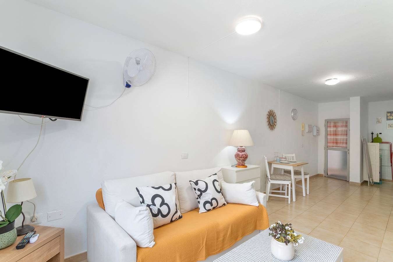 Entire studio, Vacation Studio 'Danoe 4' with Mountain View and Wi-Fi in Mogán, South Gran Canaria