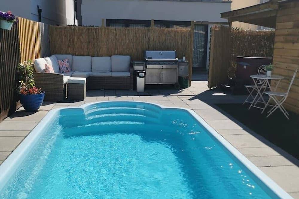 Private Pool, Hot Tub, Luxury Cabana Poole Dorset. in Poole, Poole Harbour