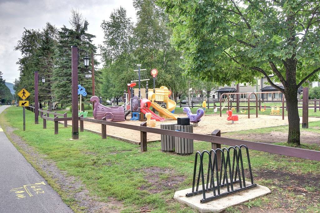 Ganze Wohnung, La petite saisonnière - Condo in Mont-Tremblant in Mont-Tremblant