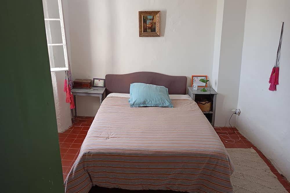 Charming old family house at the foot of Mont Ventoux - Provence in Mormoiron, Parc naturel régional du Mont-Ventoux