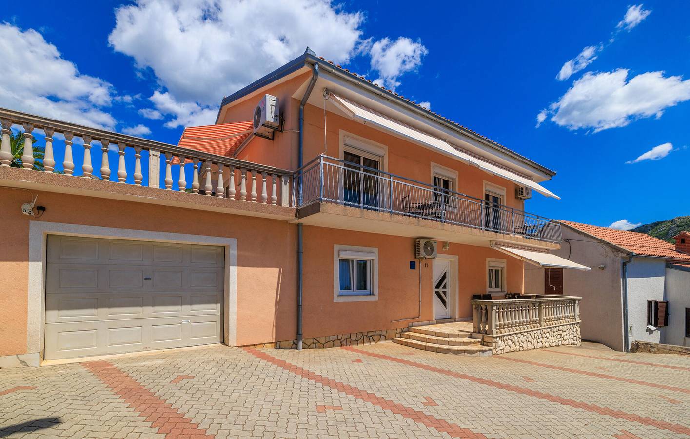 Ganze Ferienwohnung, Gemütliche Ferienwohnung mit Meerblick und Terrasse – 800 m vom Strand entfernt in Senj, Kvarner Festland