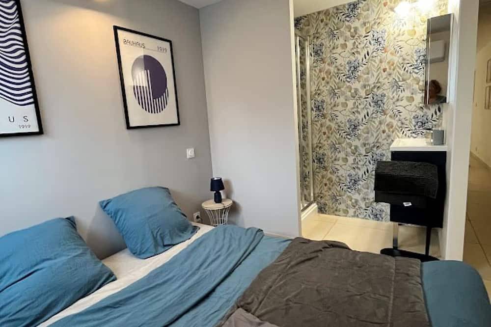 Appartement entier, Gîte en Provence avec piscine privée dans un parc 1000m2 pour famille/amis in Pernes-les-Fontaines, Vaucluse