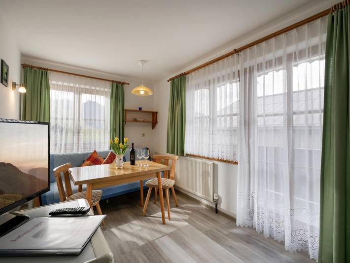 Ferienwohnung für 2 Personen, mit Seeblick und Pool sowie Garten und Balkon, kinderfreundlich am Kaiserwinkl - 4