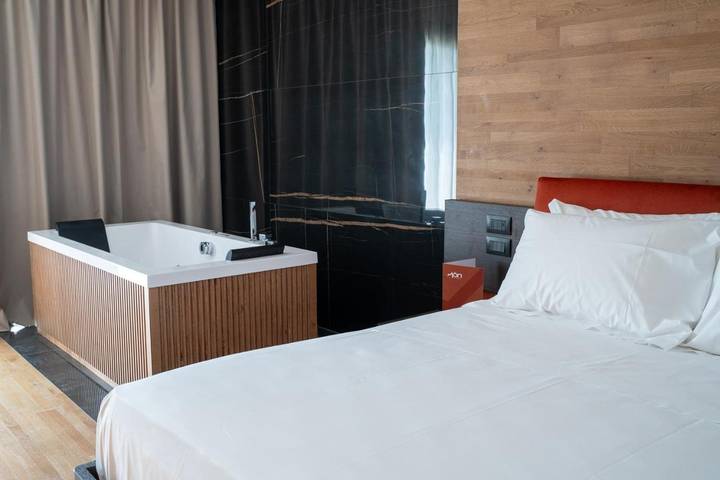 Hôtel pour 3 personnes, avec Balcon et Jacuzzi ainsi que Terrasse et Jardin à Nicolosi - 2