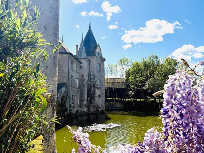 Chambre d’hôte pour 4 personnes, avec Terrasse et Jardin ainsi que Piscine et Vue sur le lac