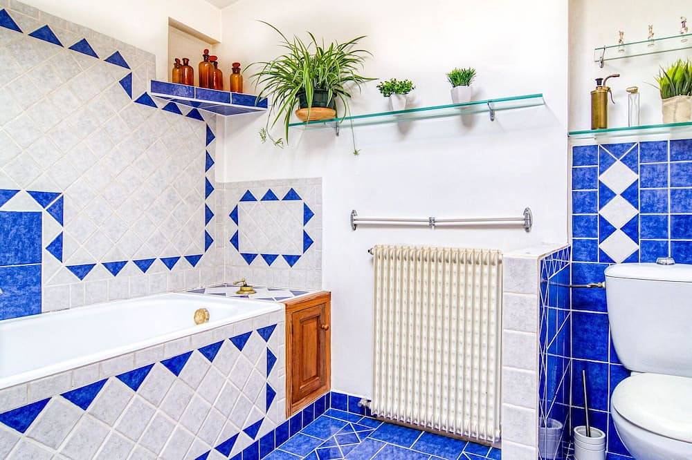 Atemberaubendes alleinstehendes Ferienhaus für 4 Personen mit privatem Pool und Tv in Ampus, Draguignan Region