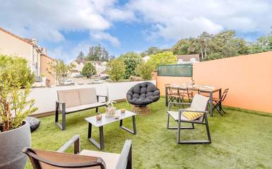 Gîte pour 8 personnes, avec vue et terrasse à Charnay-lès-Mâcon