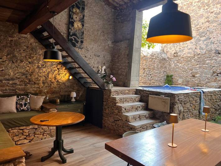 Chambre d’hôte pour 2 personnes, avec piscine et terrasse
