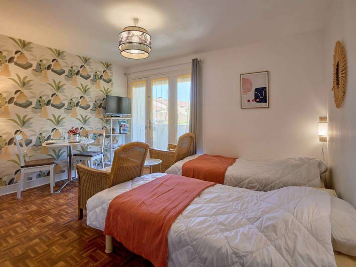 Studio entier, Charmant studio rénové avec balcon, parking et animaux acceptés in Cazaubon, Gers