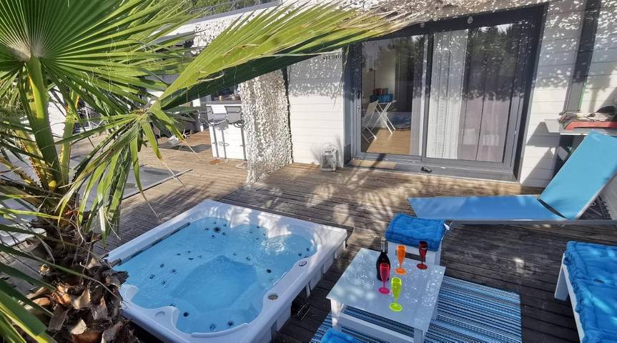 Gîte pour 2 personnes, avec Jacuzzi et Terrasse ainsi que Jardin et Piscine à Saint-Marcel-sur-Aude