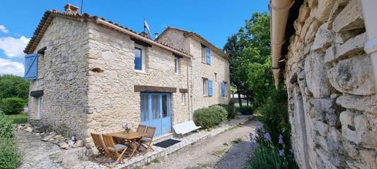 Gîte pour 5 personnes, avec vue et terrasse à Sigonce