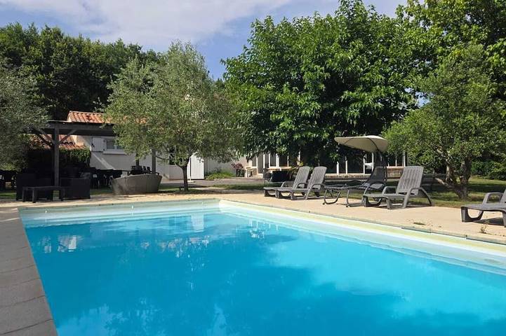 Villa pour 22 personnes, avec piscine