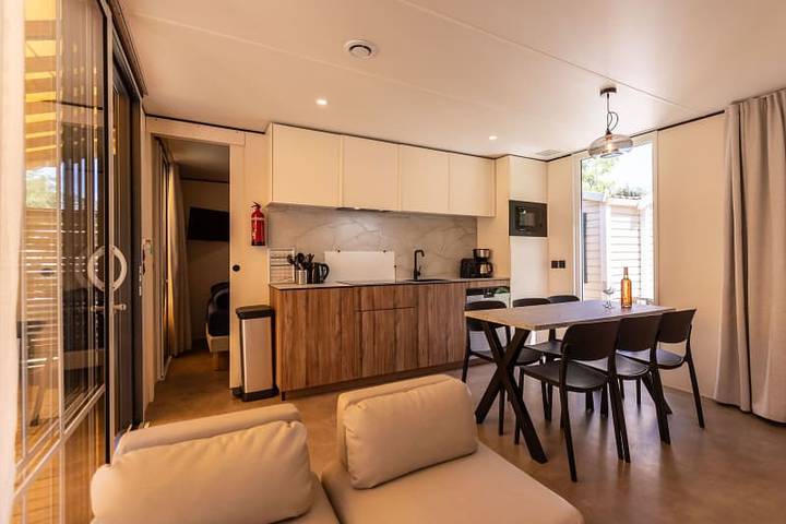 Wohnwagen für 6 Personen, mit Seeblick und Garten sowie Terrasse in der Ardèche - 4