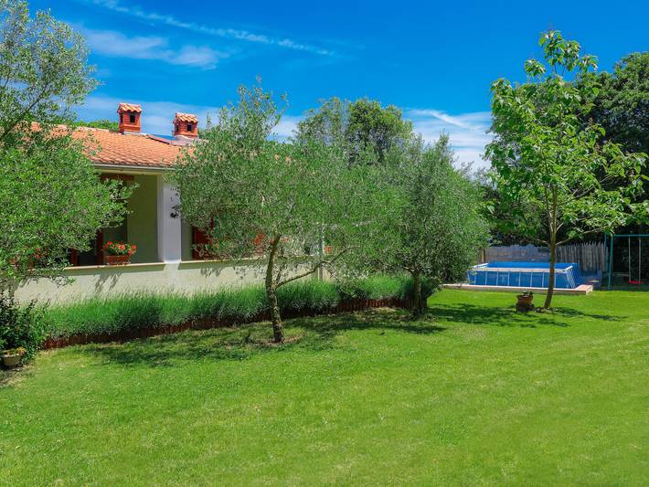 Ferienhaus für 6 Personen, mit Garten und Terrasse in Sisan