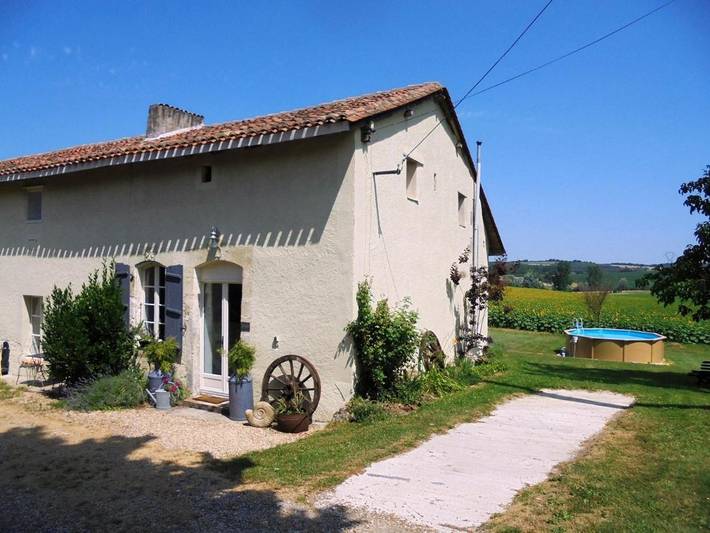 Location de vacances pour 4 personnes, avec Terrasse et Jardin ainsi que Piscine et Vue à Pillac
