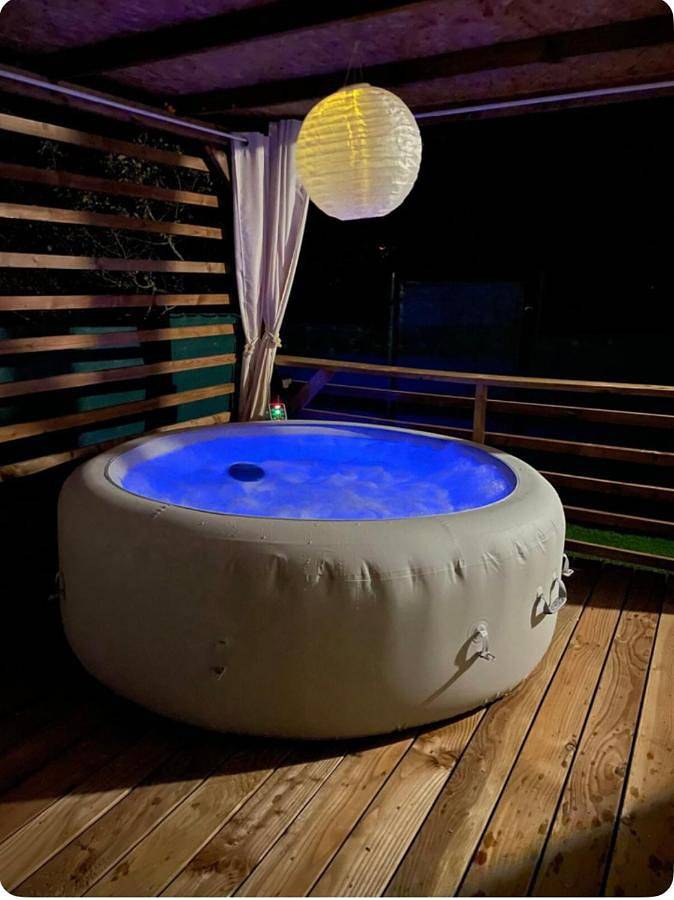 Appartement de vacances pour 6 personnes, avec jardin ainsi que terrasse et jacuzzi