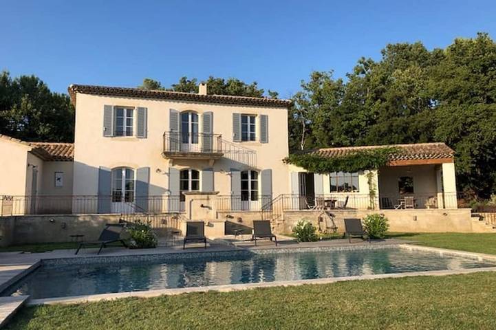 Maison de vacances pour 10 personnes, avec jardin et balcon à Rognes