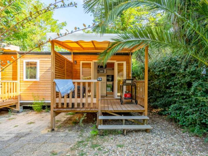 Camping pour 2 personnes, avec piscine et terrasse