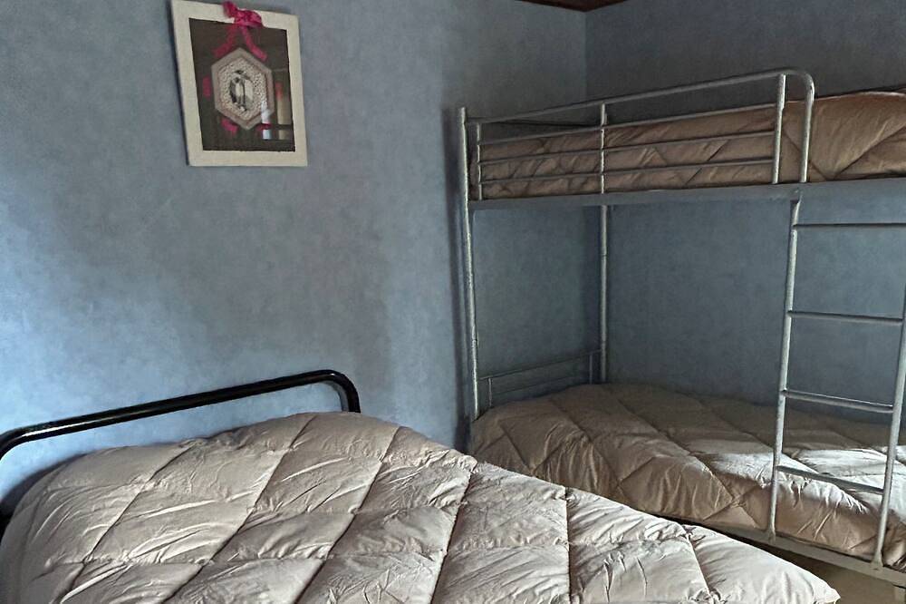 Gîte Rural La Batteuse A Ecoche (Loire) - Capacité accueil 12 personnes in Écoche, Région de Roanne