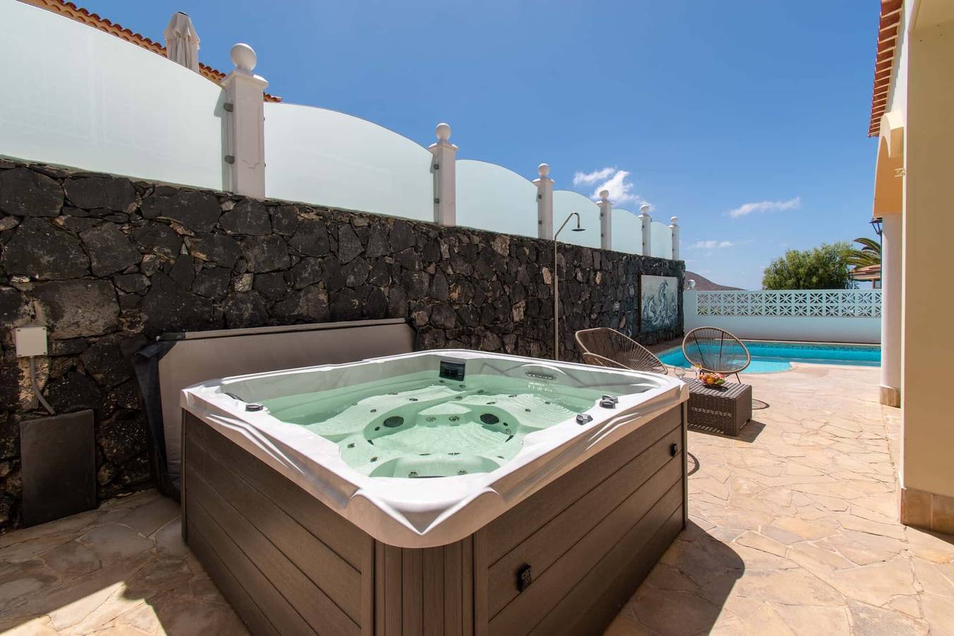 Villa Encantada con vistas al mar y piscina; admite mascotas in Chayofa, Arona 
