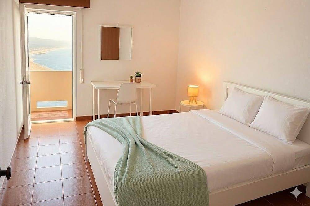 Ganze Wohnung, Gorgeous 2-bedroom apartment in welcoming Nazaré near the beach in Nazaré, Leiria District