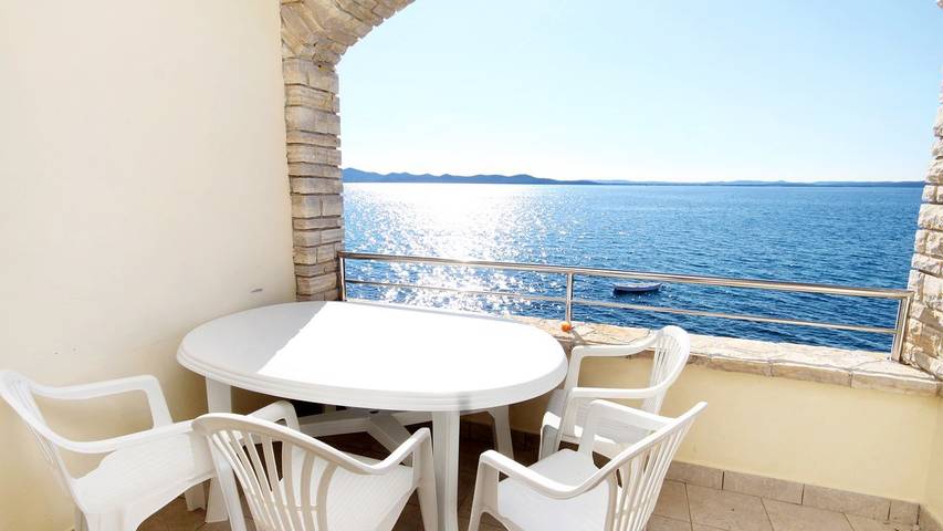 Ferienwohnung für 5 Personen, mit Terrasse, mit Haustier in Petrcane