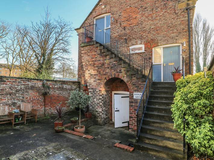 Log cabin for 4 people, with Garden in Malton