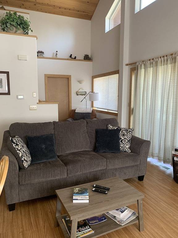 Reihenhaus, Möbliert Familienfreundlich, gegenüber Recreation Center & Deli in Truckee, Donner Lake