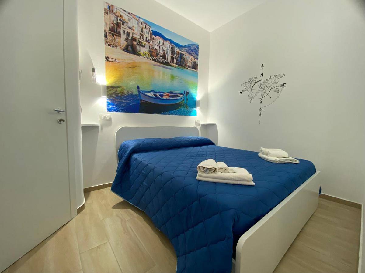 Small Double Room in Campofelice di Roccella, Provincia di Palermo